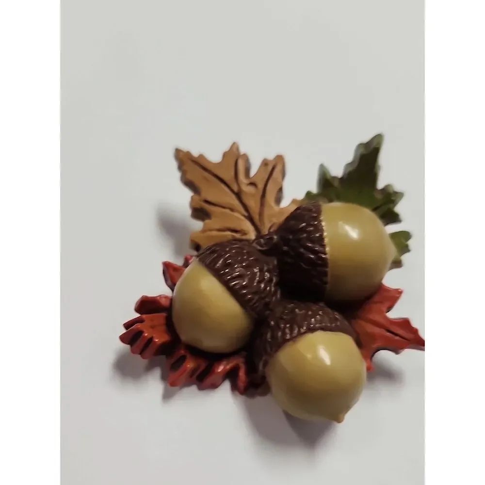 Autumn Acorn Brooch in Brown, Tan & Green